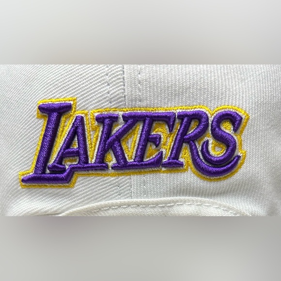 New Los Angeles Lakers Pro Standard 2 Tone Snap Back Hat White/Yellow - Picture 8 of 10